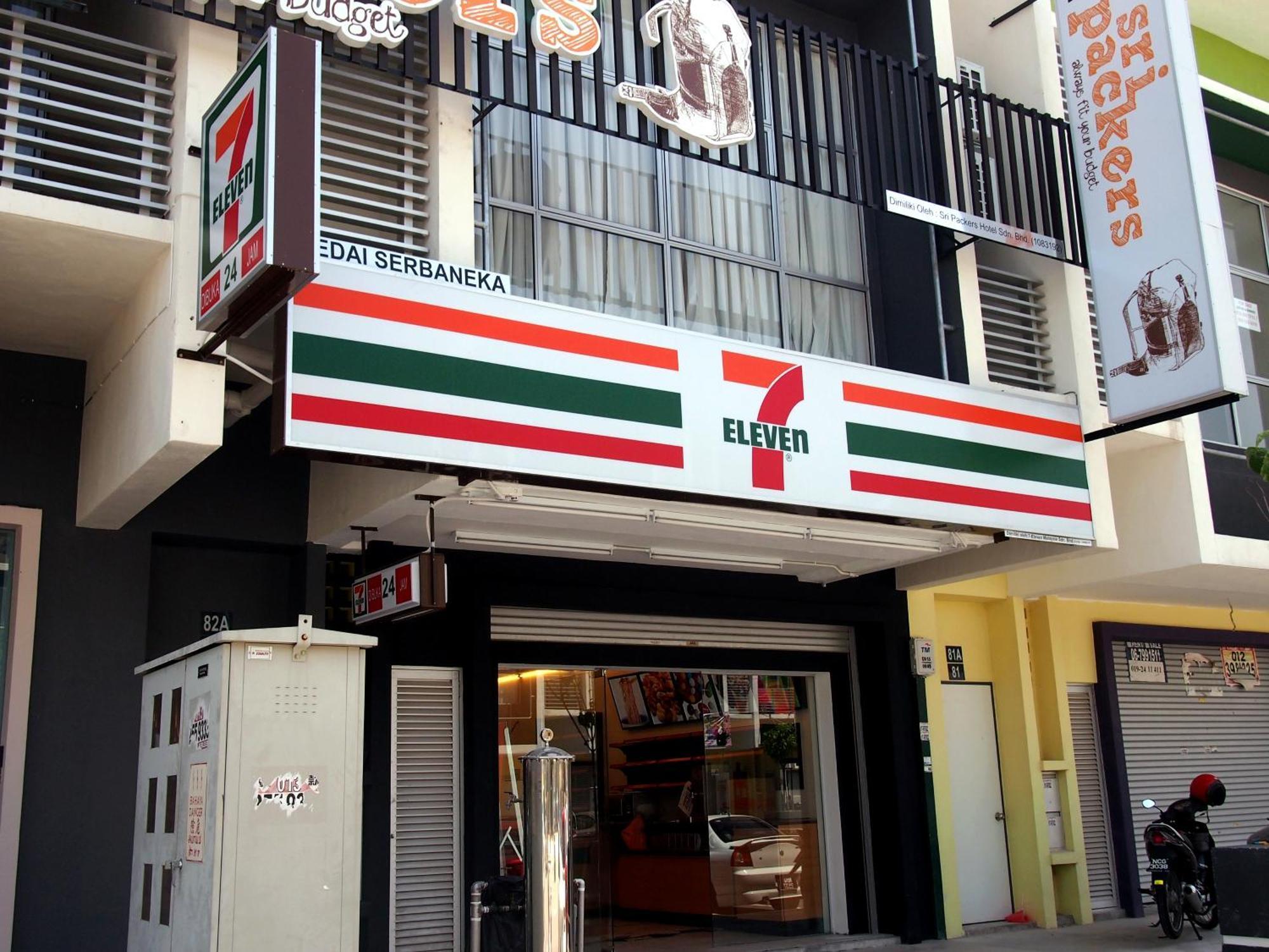 Sri Packers Hotel Bandar Baru Enstek Exterior photo